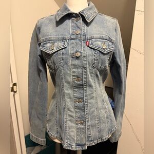 Levi's Women's Fitted Denim Shirt Jacket